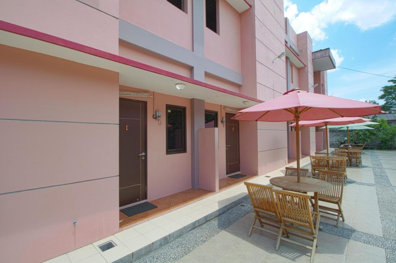 Hotel Karana House Syariah Melati Exterior foto